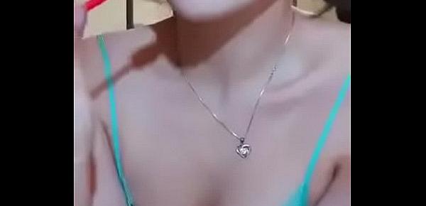  Nerdy Girl Does Quite The Show On Periscope